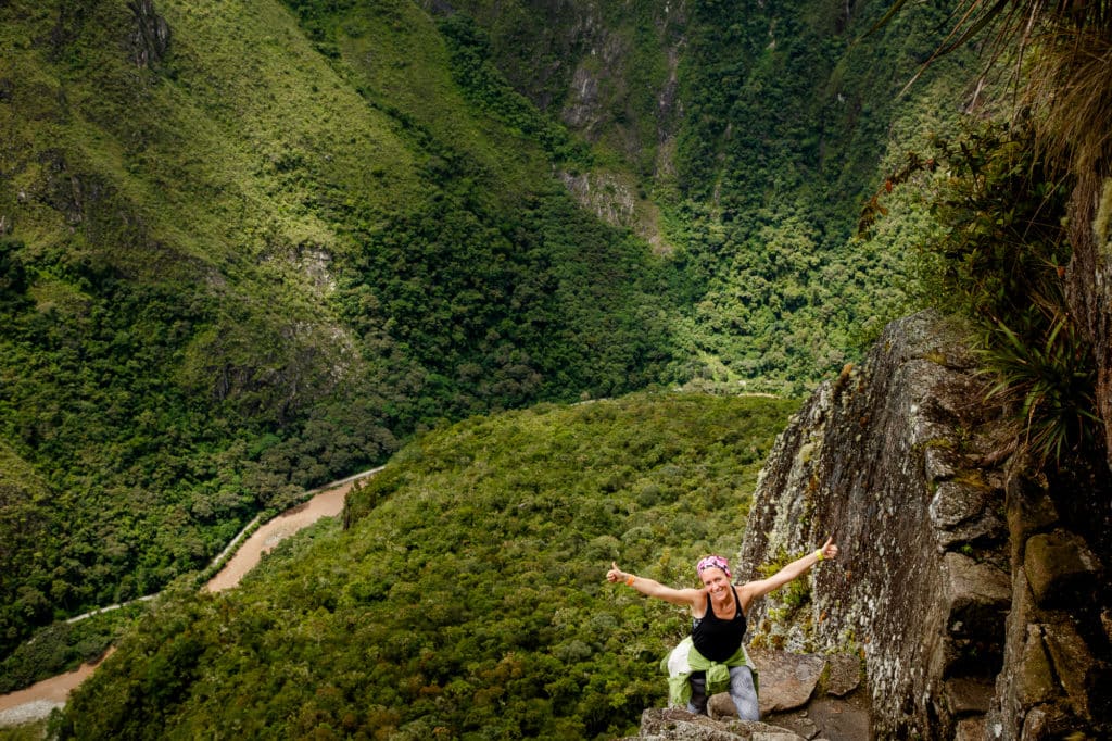 Laura Atravesando Machu Picchu